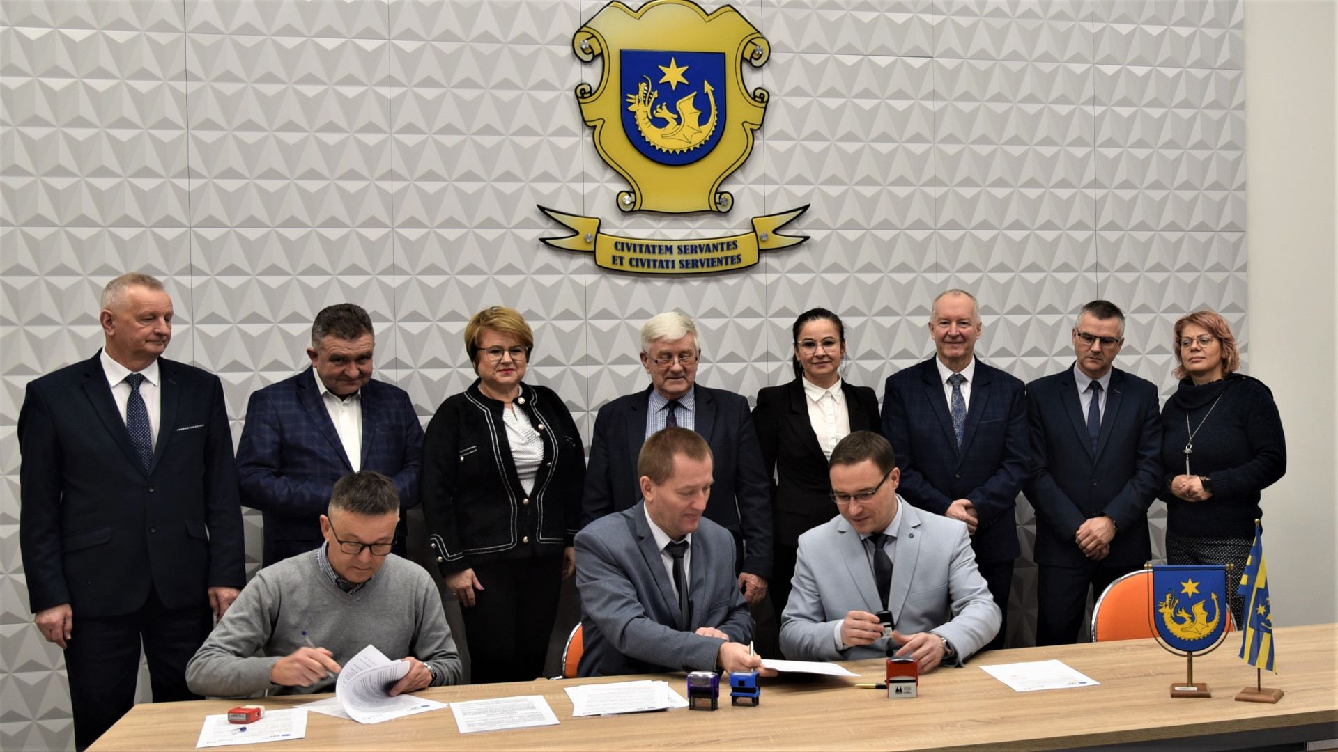 Podpisano umowę na modernizację dróg w powiecie strzyżowskim